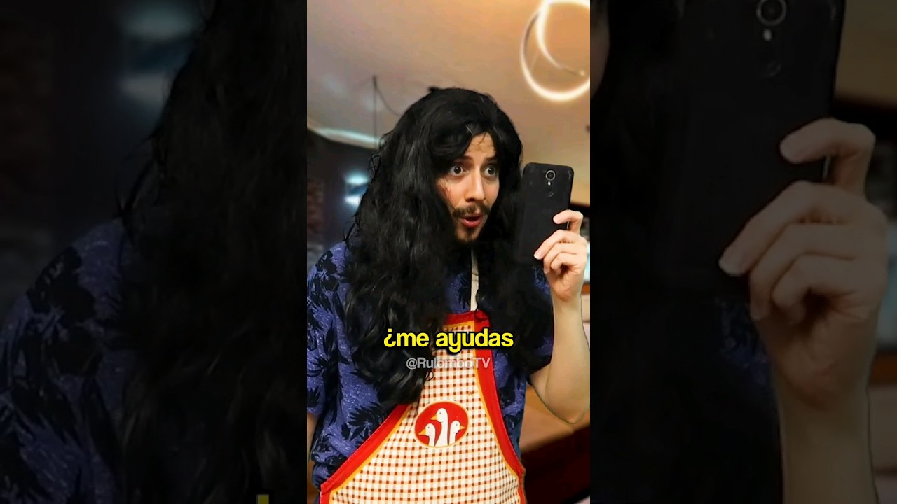 Cuando tu mamá te pide ayuda con el celular 🤯 #humor #comedia #shorts