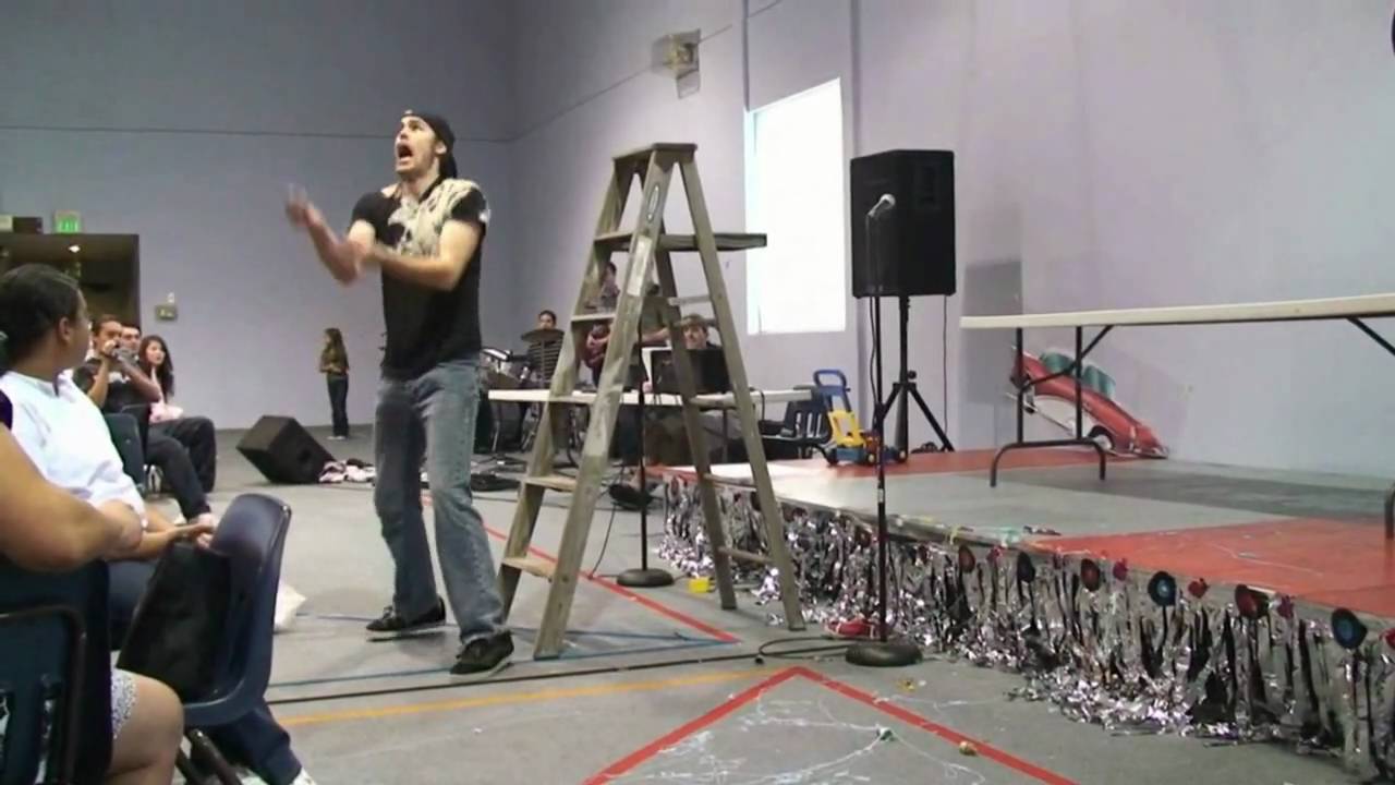 HILARIOUS GUY!! (Gong Show '09) YouTube