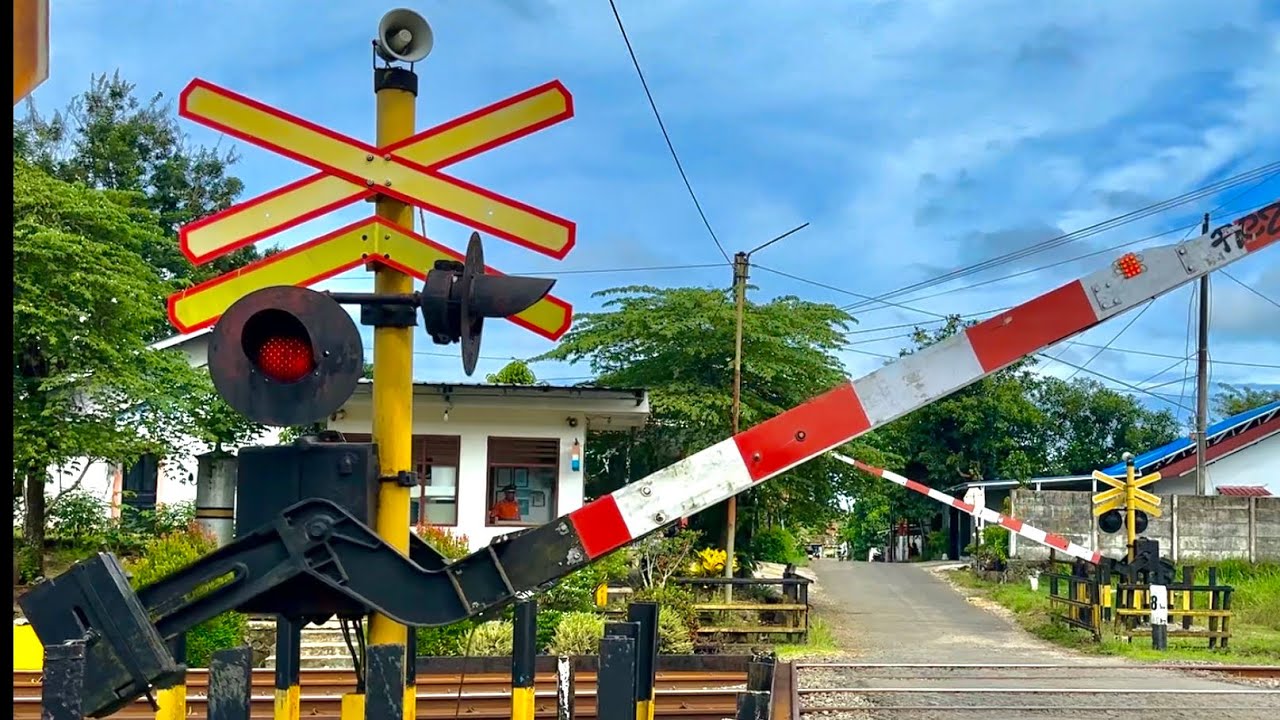 Perlintasan Kereta Api Gading Kroya Cilacap, Jawa Tengah