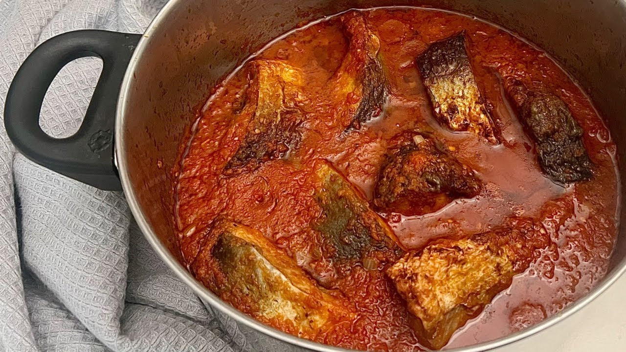 Make the MOST Delicious Fish Stew Recipe the Nigerian way - YouTube