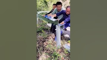 Manual installation process of highway bend guardrail