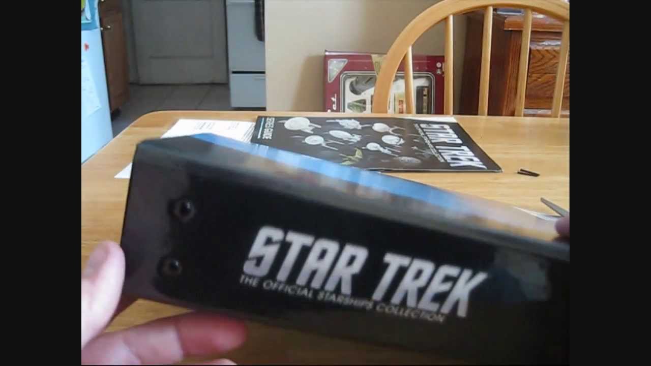 Star Trek The Official Starship Collection Magazine mix up and binder.