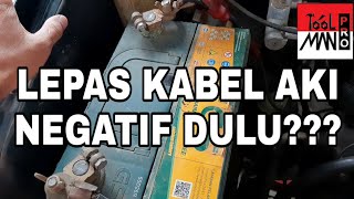 Alasan Kebel Negatif Aki yang Dilepas Terlebih Dahulu Sebelum Kabel Positif.