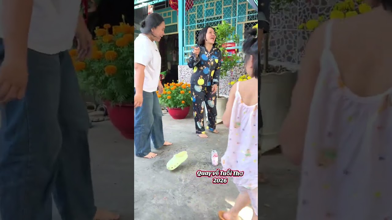 Tuổi thơ ngày ấy chọi lon,Giờ làm Bác, Thiếm vẫn còn ham chơi...!!