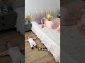 「赤ちゃんのいたずらとママの心配」👶🛏️ #shorts