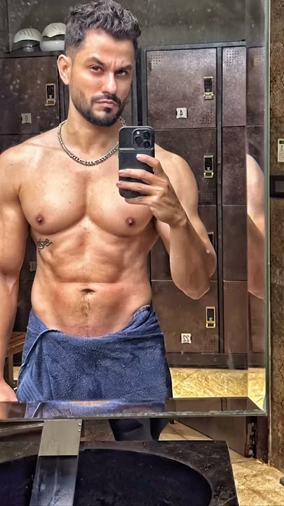 Uff!! Kunal Khemu's perfectly sculpted body is hard to resist