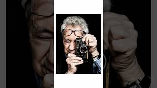 He Turned Everyday Moments into Genius Photos - Elliott Erwitt  #photography #leicam11 #streetphoto