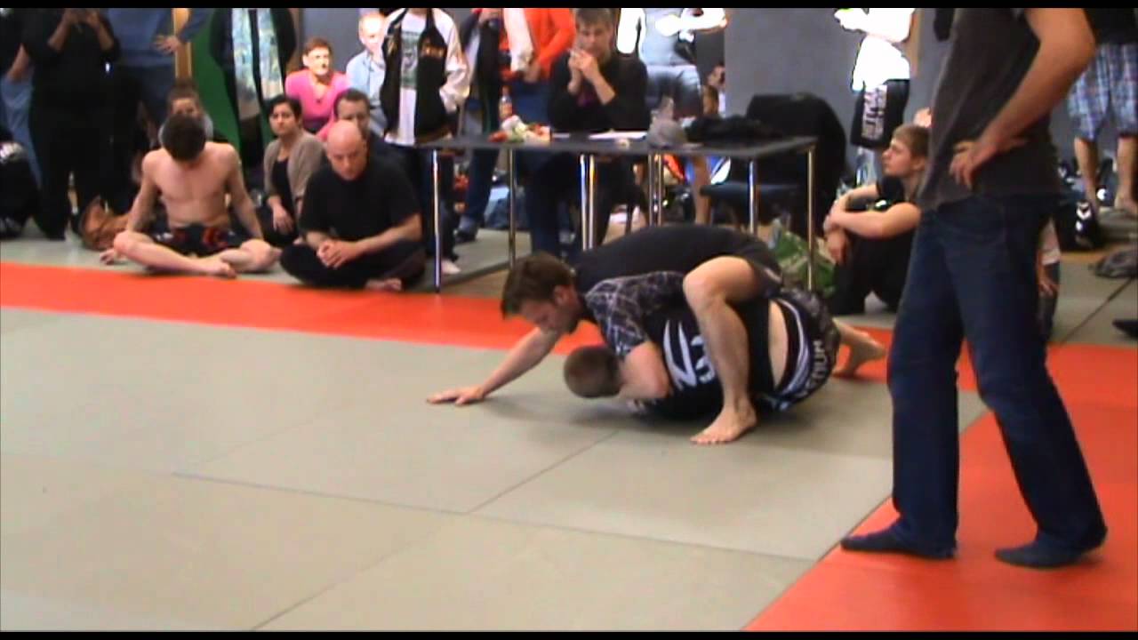 DGL 2012 2 runde S. Oliver Winther CheckMat/Fightsport Køge vs Mass Max ...
