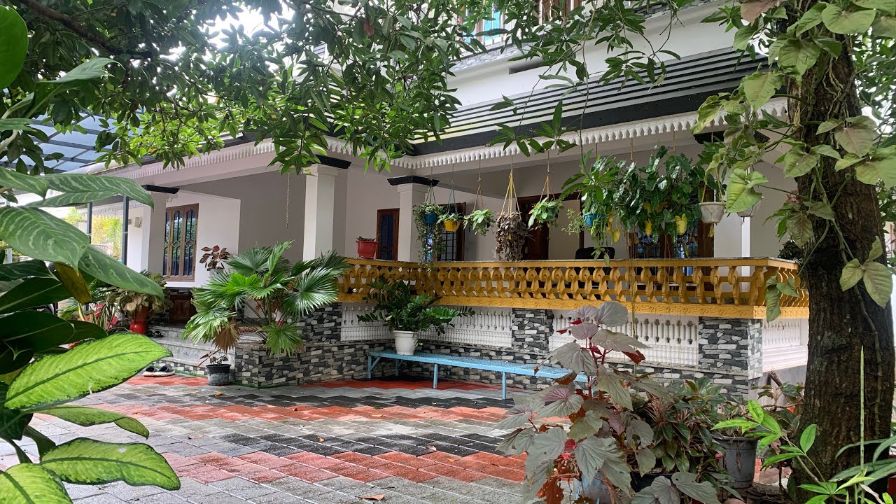 4BHK ബസ് റൂട്ട് അടുത്ത് സ്വന്തം ആവശ്യത്തിന് നിർമിച്ച വീട് 