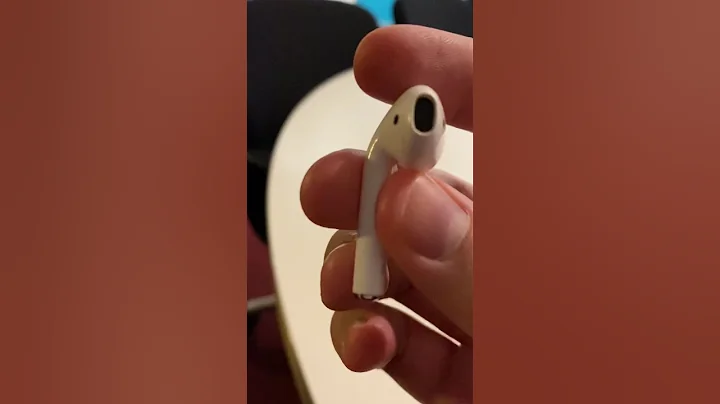 (Volume warning) INSANELY loud static burst from Airpods