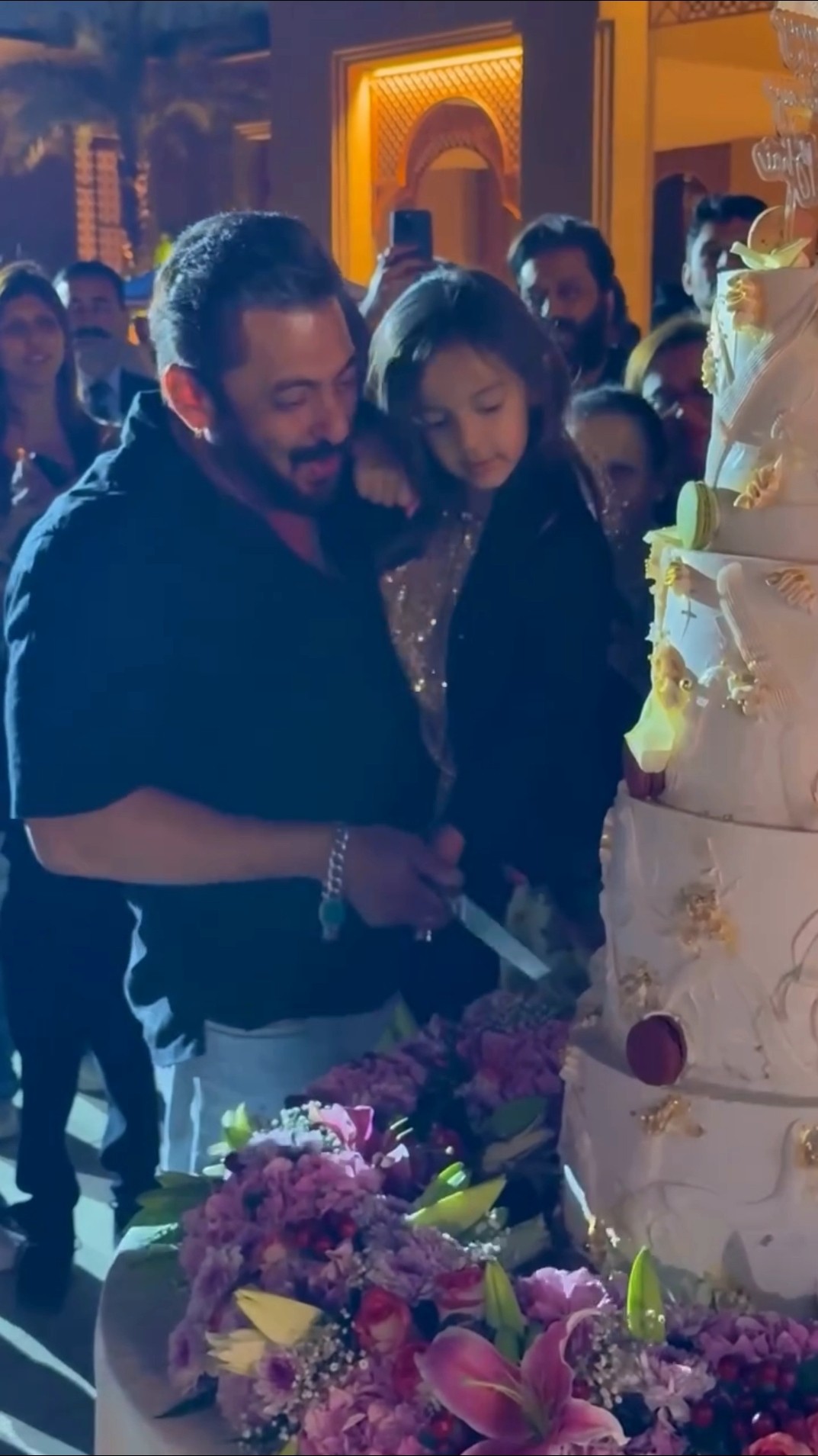 #salmankhan and his niece Ayat had a dreamy birthday celebration in Jamnagar ? #filmykalakar