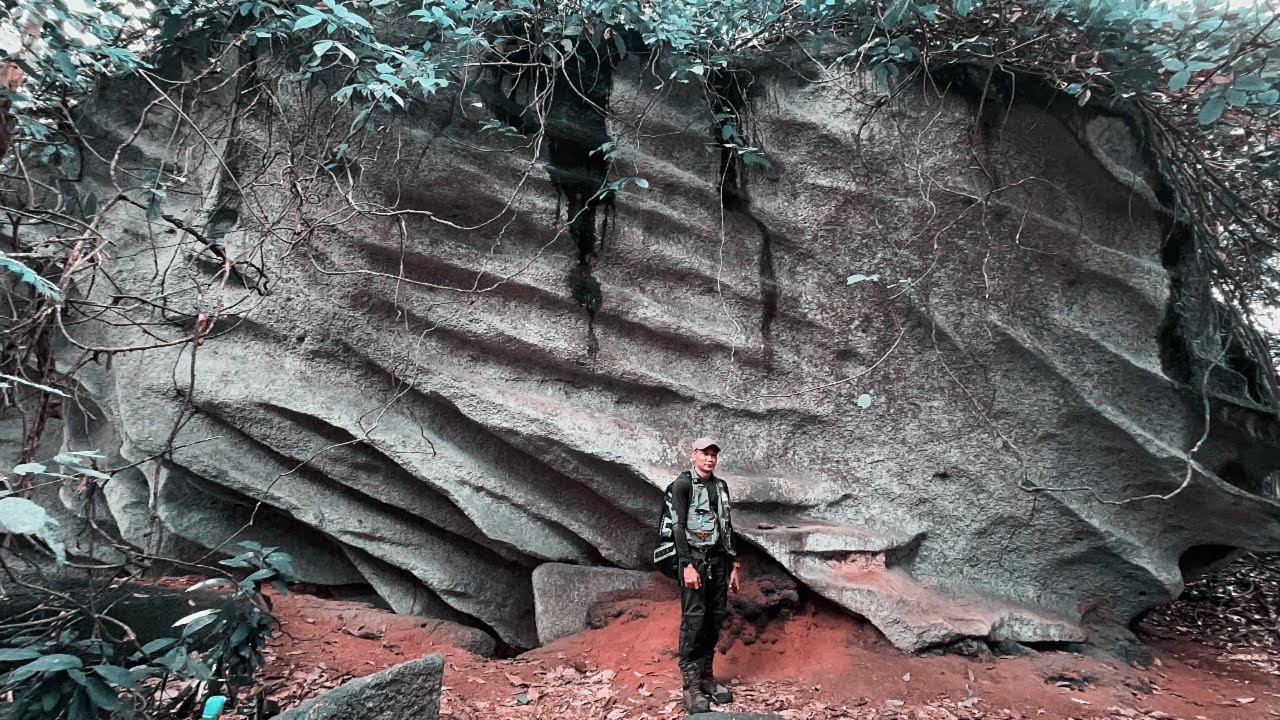 TERKEJUT!!! Dalam Batu Besar Ada GUA dan Seakan akan Pantai Di Dalamnya...| RARE!!