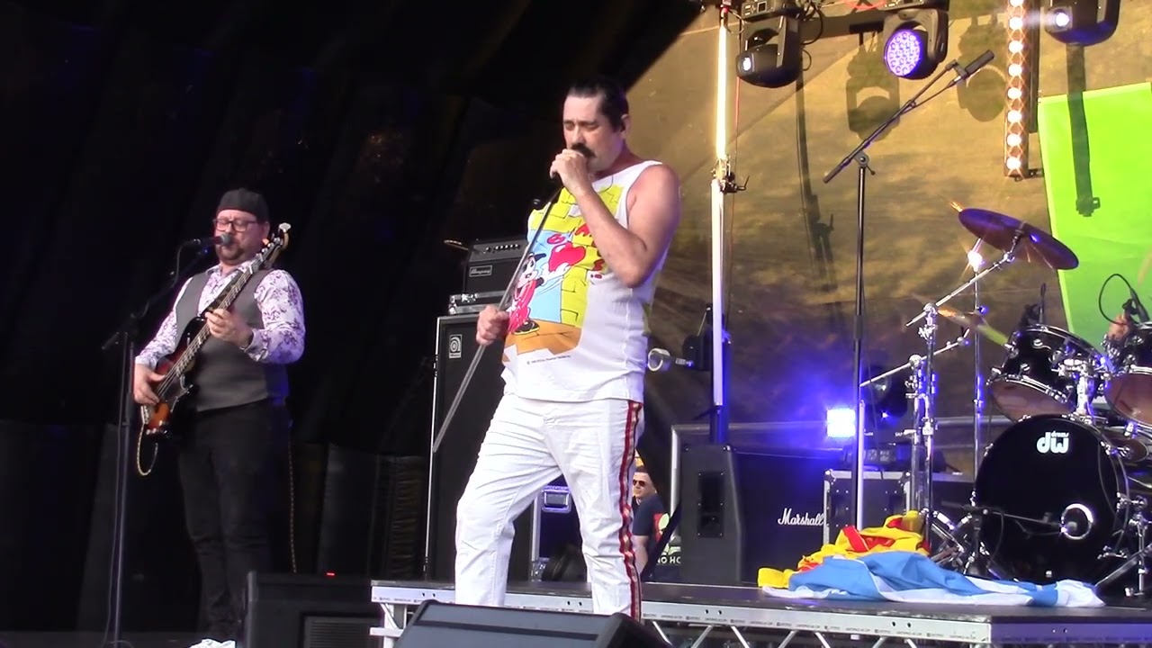 QUEENESQUE-MIDSTOCK 23-WE ARE THE CHAMPIONS.