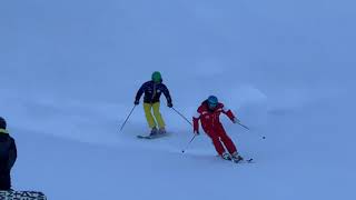 Edo and Kili skiing together. Ein Skitag mit Kili Weibel, einem der besten Skilehrer der Welt