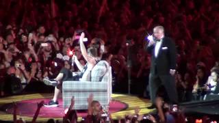 07 - Sweet Caroline(with daddy) - Robbie Williams - The Heavy Entertainment Show@Verona 14/07/2017