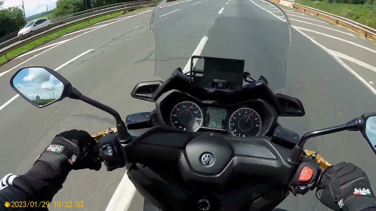 XMAX 250 VS MAXSYM 400