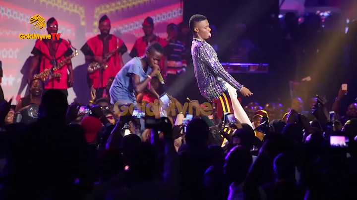 WIZKID SIGNS YOUNG RAPPER, AHMED TO STARBOY WITH 10 MILLION NAIRA AT WIZKID THE CONCERT