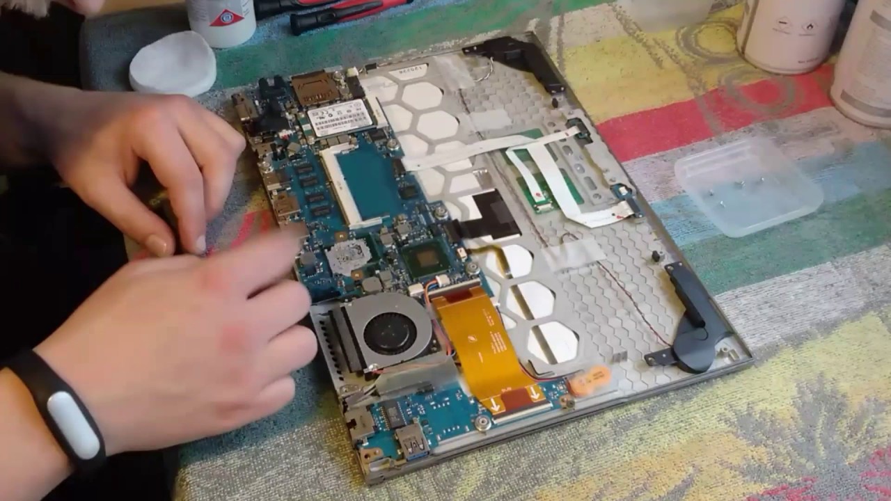 Toshiba Portege Z930 -  battery replacement and cleaning