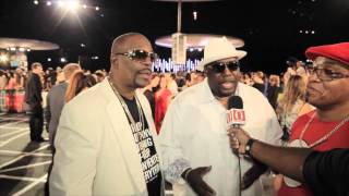 Dj hustle of hustletv talks with kool moe dee , grand master caz and
melle mel before they jump on stage mackle more mtv vmas
www.hustletv.tv