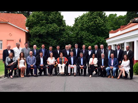 Foto oficial del Presidente Mauricio Macri junto a los gobernadores provinciales.