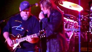 Watch Billy Ray Cyrus Thrillbilly video