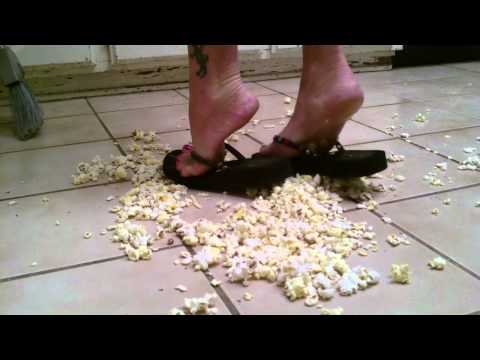 Popcorn Barefoot & Flip Flops