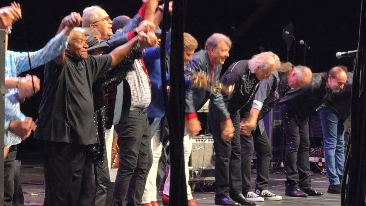 The Turtles, and Happy Together Tour Artists - Closing Hit Montage (Live in St Louis 08-21-2025).mp4