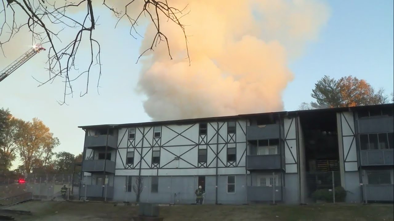 Crews battle 2-alarm fire at Nashville apartment - YouTube