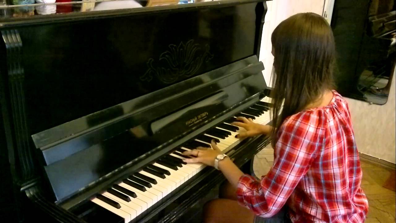 Метро рояль вк видео. Клавишник би 2. Играет на пианино в метро. Би 2 молитва на пианино. Молитвы метро рояль.