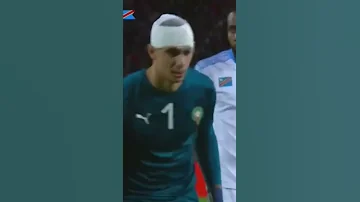 لحظة سقوط الحارس المغربي بونو متأثرا باصابته ضد نظيره الكونكوري المنتخب المغربي 