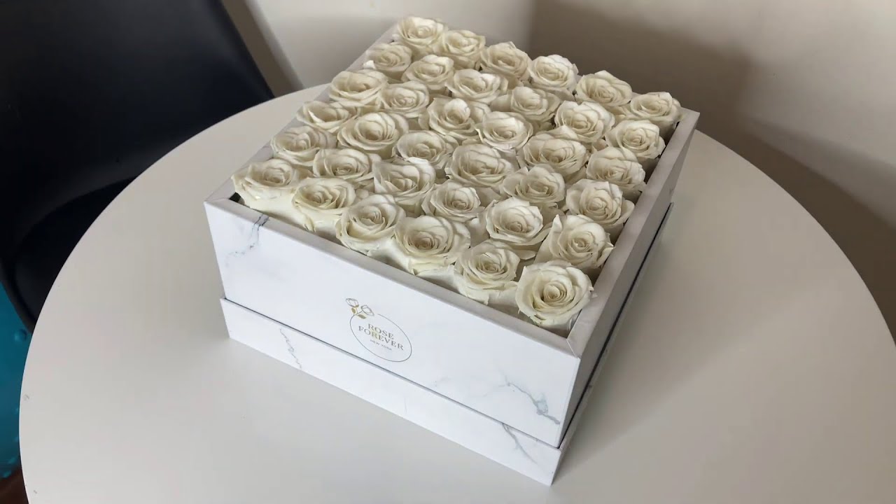 Review Rose Forever New York Intense White Marble White Preserved
