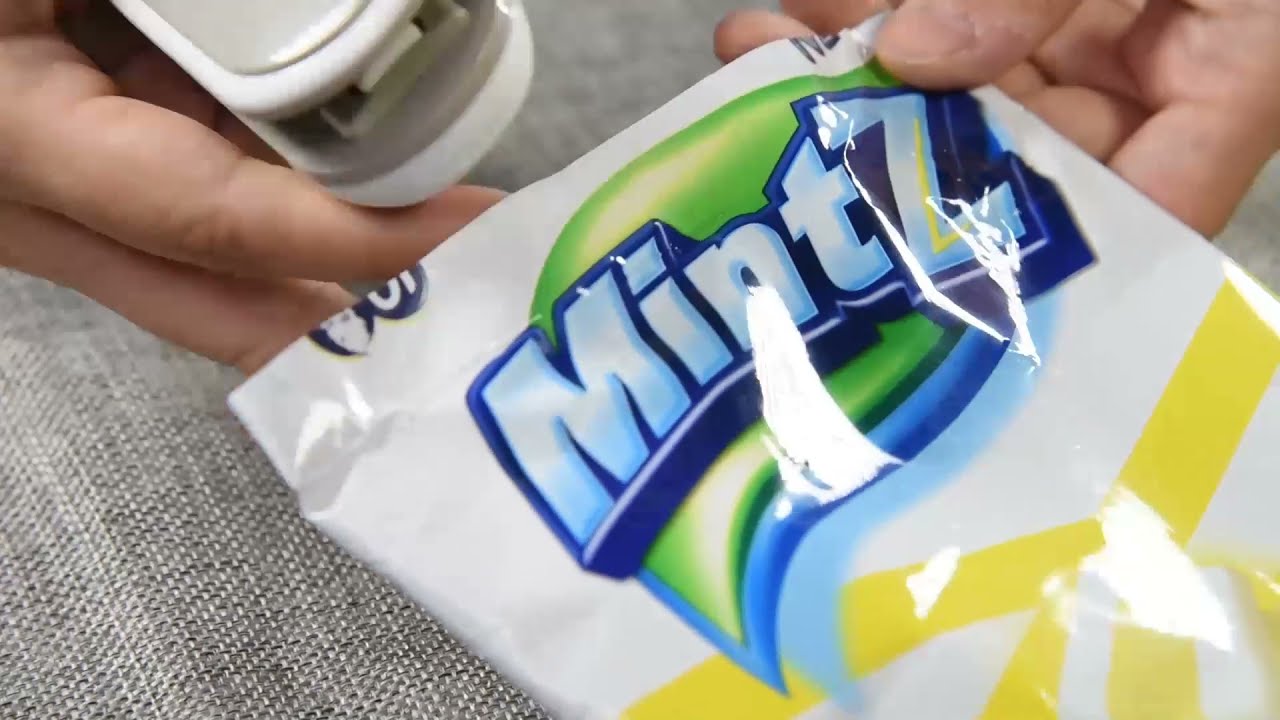 How to use the mini bag sealer correctly？