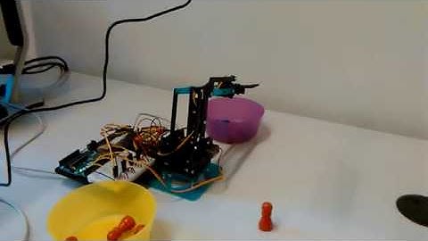MeArm robot: automatic pick and place with color selection