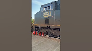 CSX intermodal rolling through Connellsville PA #train #railway #railroad #csx #freight #engine