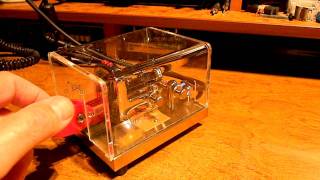 EA2ID presentando el manipulador Iambico Gold de Vibroplex.