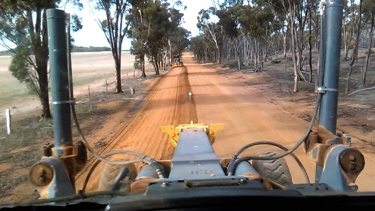 Maintenance grading, in tandem - John Deere 670D & 670G