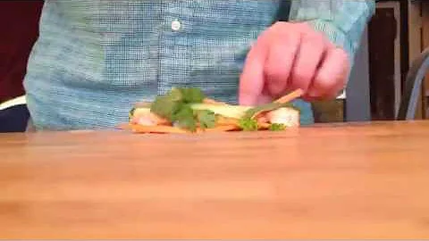 How to Assemble a Summer Roll