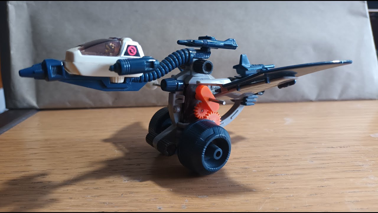 Cosmozoid The Pterosaur (Zoids Series 1) - YouTube