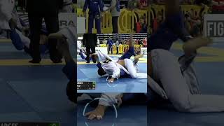 Leandro Los Diving Knee Cut