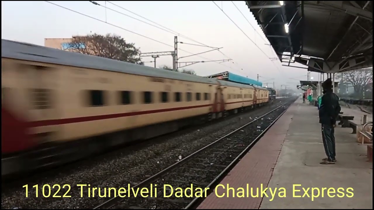 11022 Tirunelveli Dadar Chalukya Express Crossing ChikkaBanavara at MPS