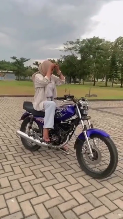 cewek berhijab nyalain rx king baru