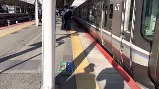 唸る日立IGBT‼︎223系2000番台J11編成＋225系100番台快速野洲行き尼崎駅到着発車。