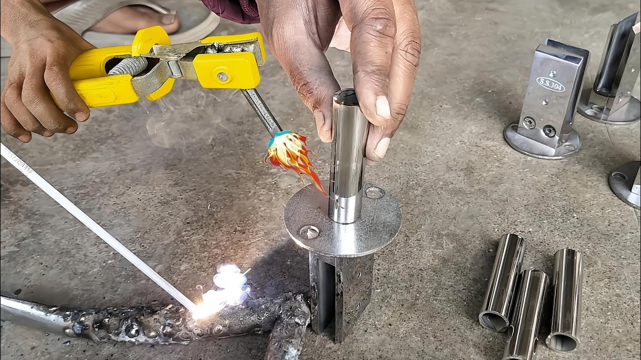 50-Year-Old Welder’s Glass Railing Trick Leaves Engineers Stunned | Stainless Steel DIY Method