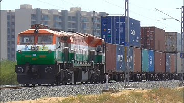 MONSTER DOUBLE STACK CONTAINERS WITH 70767 WDG 4D ABR  LOCOMOTIVE.
