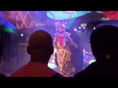 China fantastic  Changing Faces face off in sichuan opera 中國雜技團 變臉
