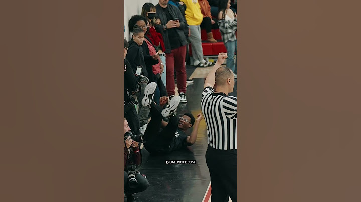 LeBron was dying at this poster attempt by Bryce James 😂😂