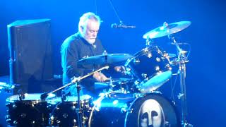 Queen- Roger Taylor- Drum Battle  -  LIVE Birmingham 30/11/17