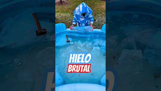 Picando y Sacando Bloques Gigantes de Hielo del Jacuzzi 🧊#icebath #frioextremo #asmr