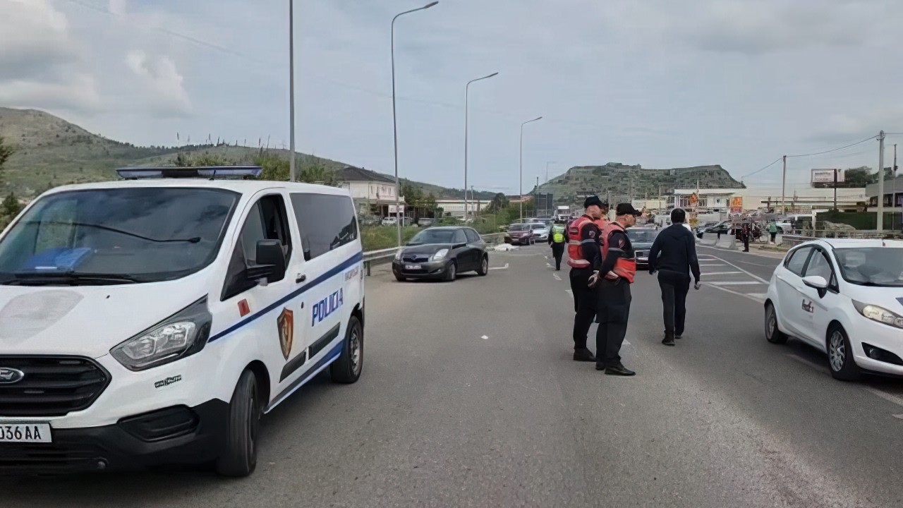 Aksident fatal te mbikalimi i Patokut, motoçiklisti humb jetën pas përplasjes me kamionin
