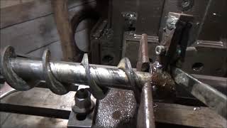 :      .  Device for winding auger.